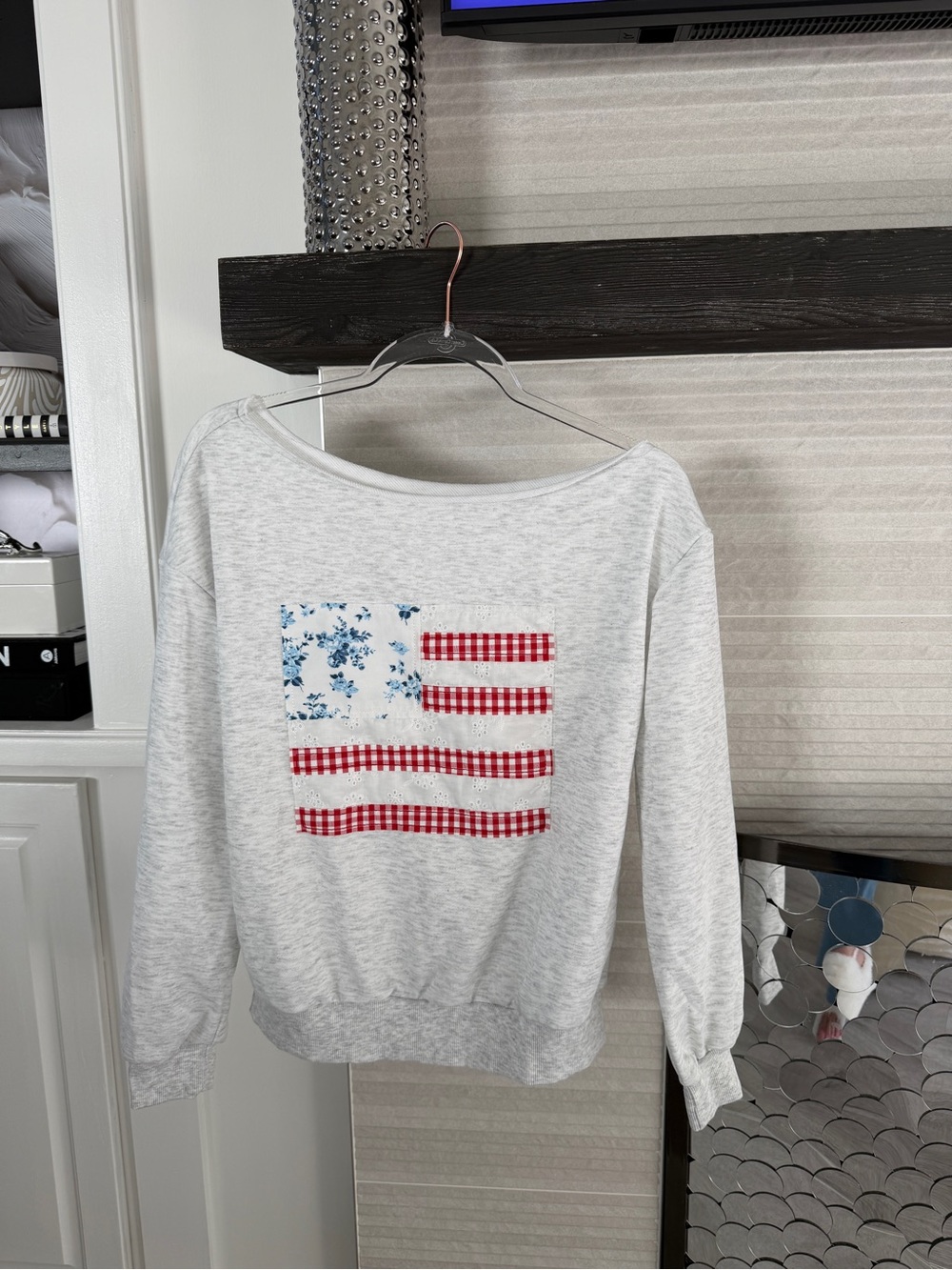 Light Gray Women's Pullover Sweater with Flag Patch